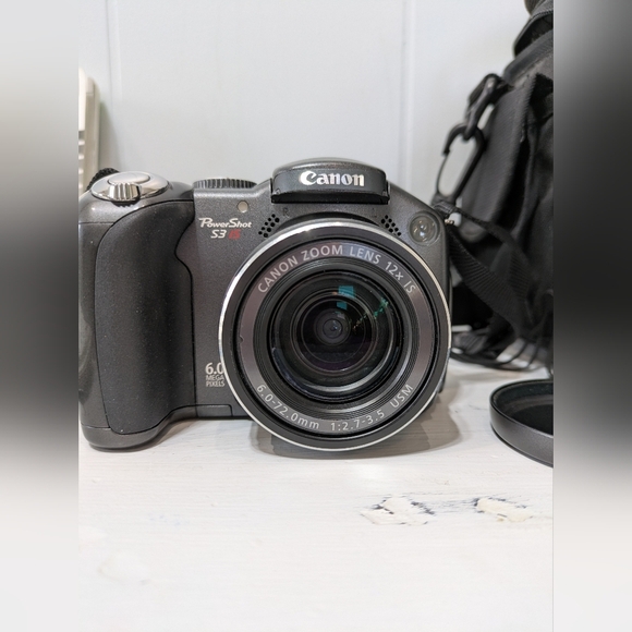 Canon PowerShot S3 IS 6.0 MP Bundle with Memory Card Case Instruction Booklets - Picture 5 of 11